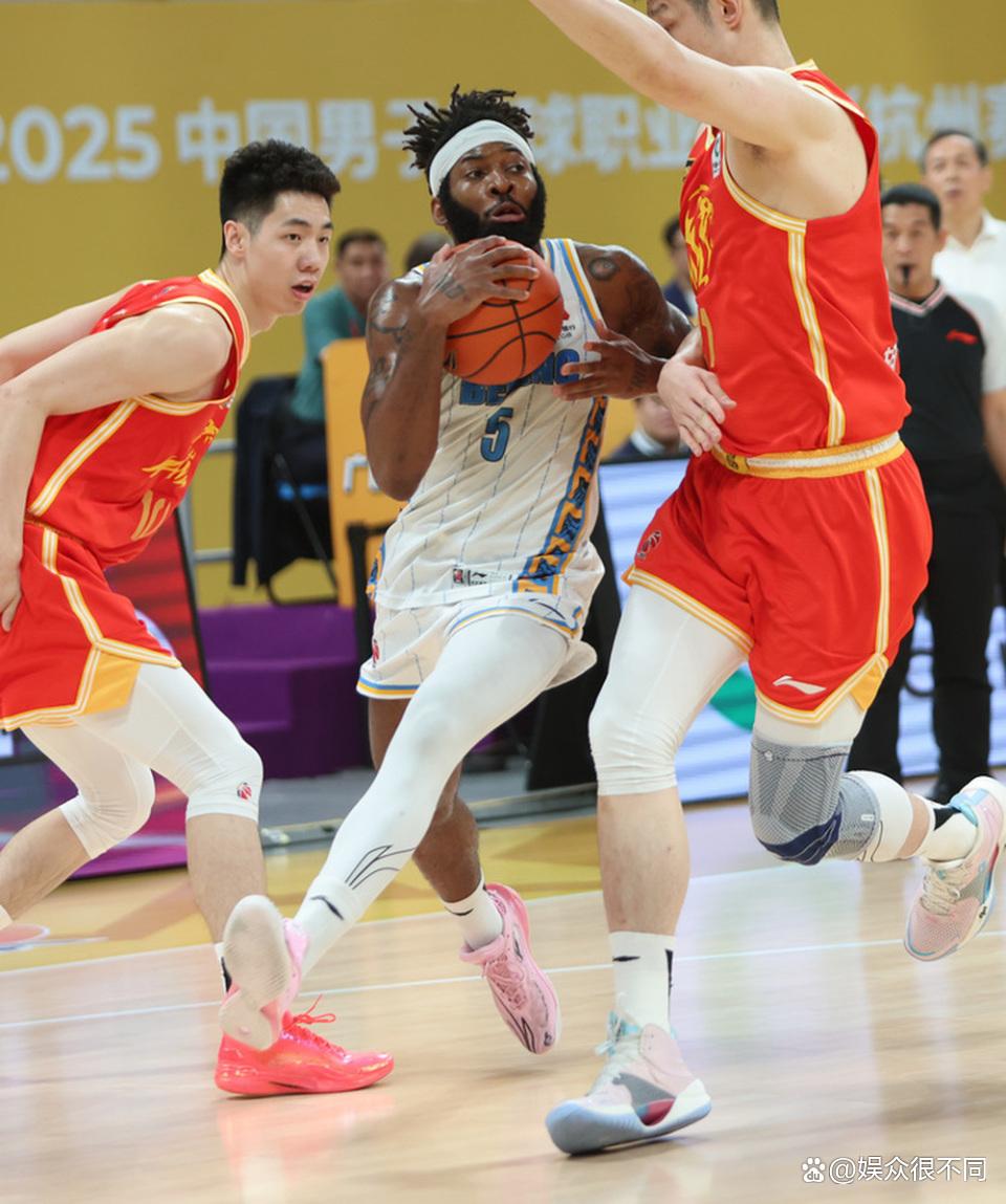 关于国际比赛日亚冠焦点战，浙江队远射贴柱，压力陡增，轮换策略成焦点的信息