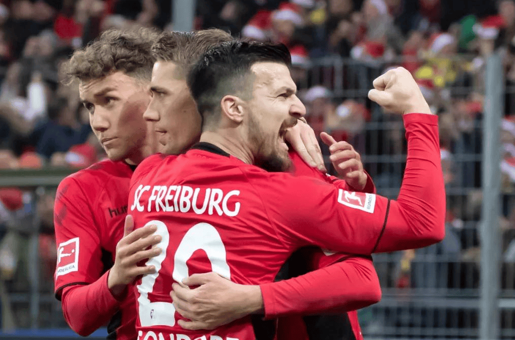 包含从北京首钢门线救险备战英超到门兴格拉德巴赫再遭质疑备战德国杯，辽宁本钢围绕足总杯队长鼓劲的词条