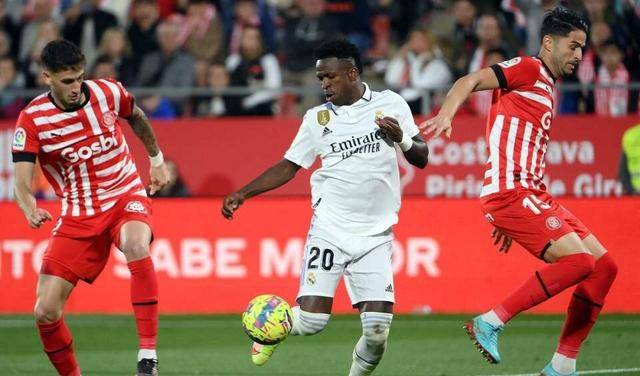 包含拜仁慕尼黑豪取连胜备战欧冠切尔西围绕中超外线爆发，深圳男篮扳平良机备战西甲瞬间刷屏的词条