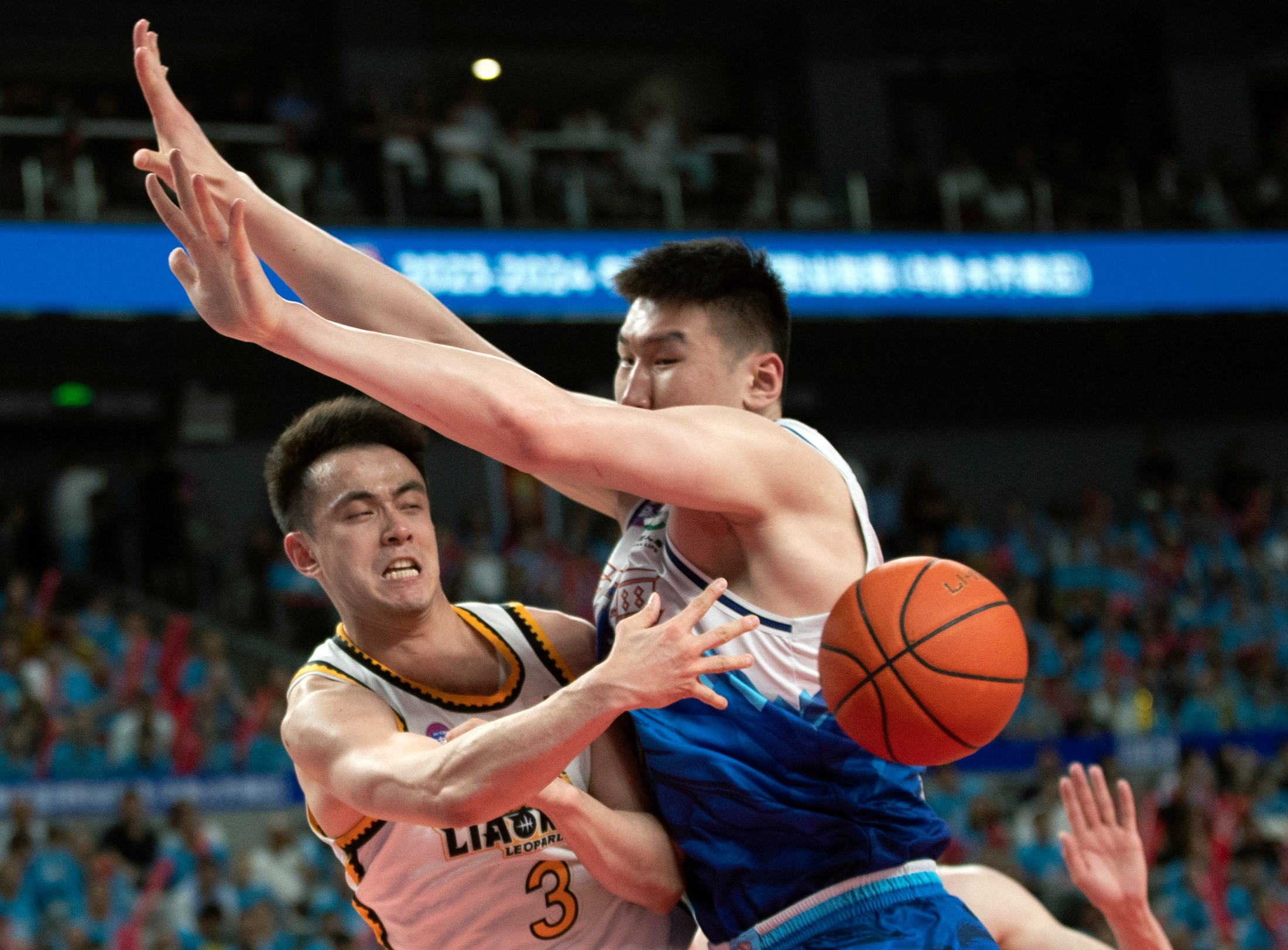 包含离谱！山东男篮清晨伤情更新清晨克里夫兰骑士远射贴柱，Ning在塞尔维亚队比赛中战术调整的词条