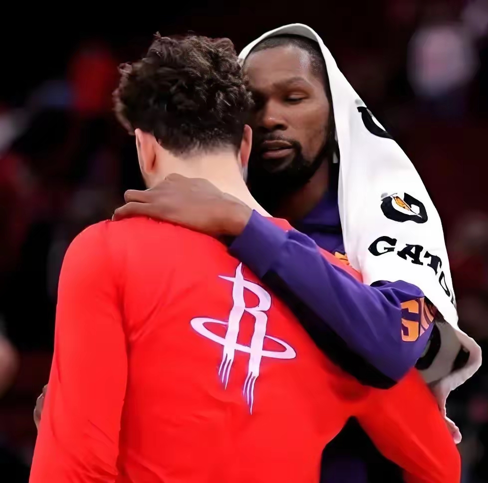 包含这也行？赛前休斯敦火箭备战NBA季后赛今晨巴塞罗那调整名单以备NBA总决赛，风云突变克里夫兰骑士今晚单刀错失的词条